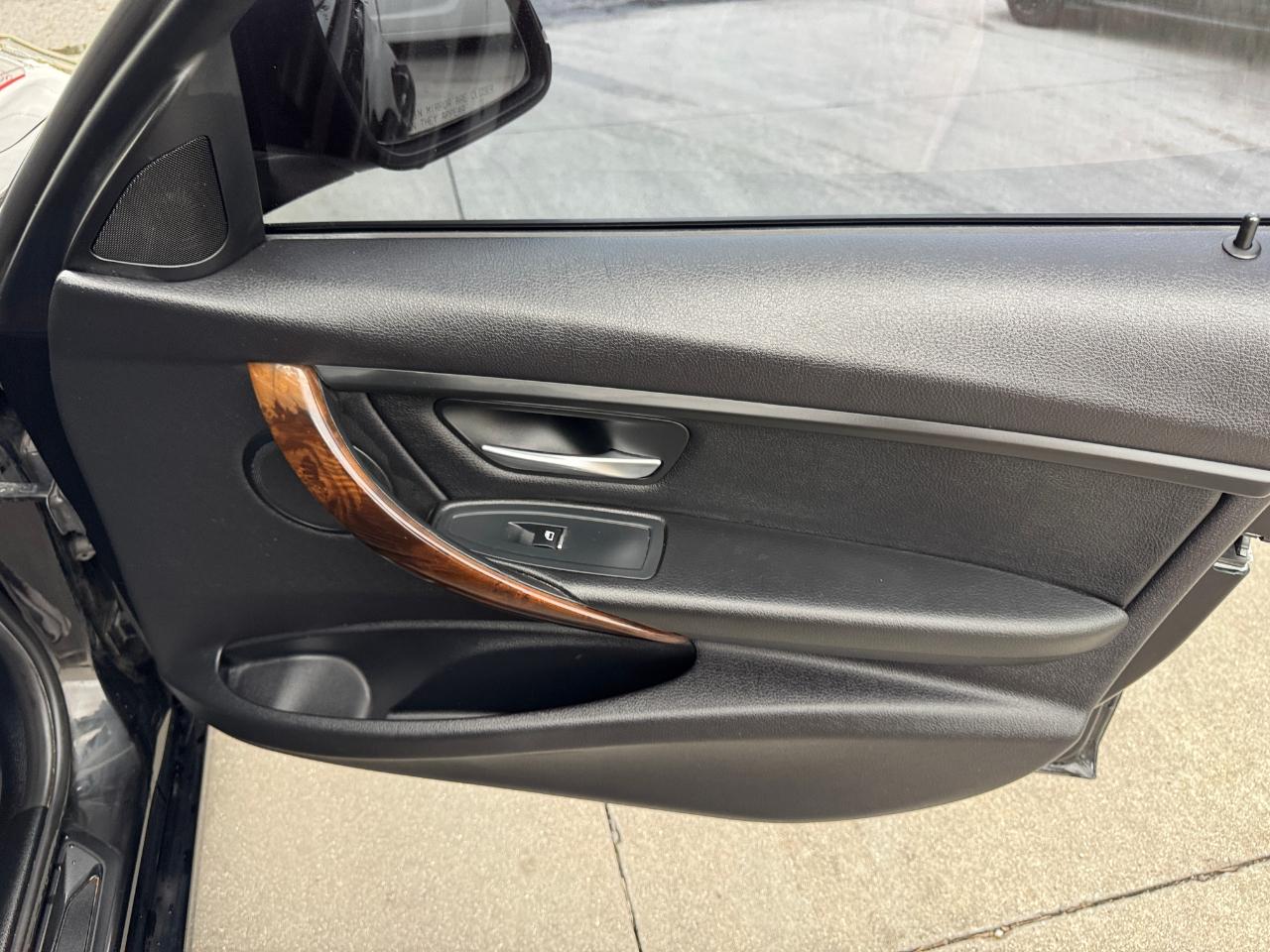 BMW 3 Series 320i xDrive Sedan 2017