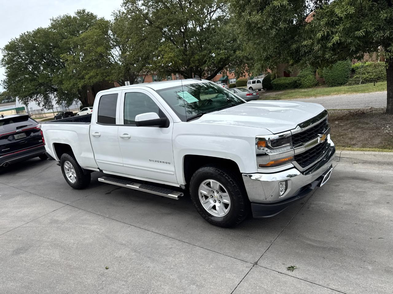 Chevrolet Silverado 1500 4WD Double Cab 143.5" LT w/1LT 2018