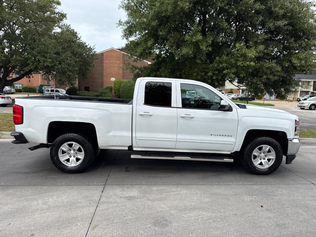 Chevrolet Silverado 1500 4WD Double Cab 143.5" LT w/1LT 2018