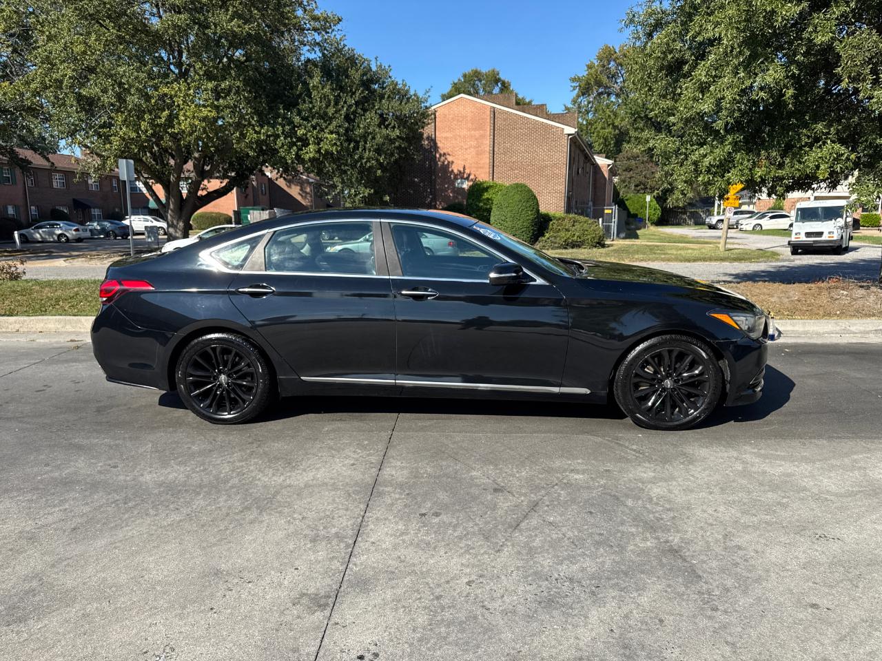 Hyundai Genesis 4dr Sdn V6 3.8L RWD 2015