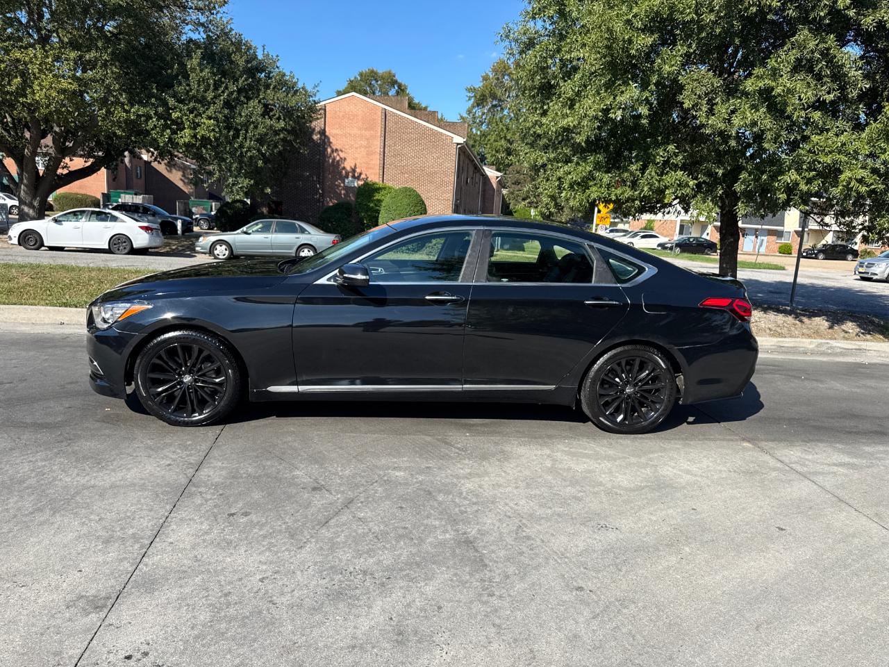 Hyundai Genesis 4dr Sdn V6 3.8L RWD 2015