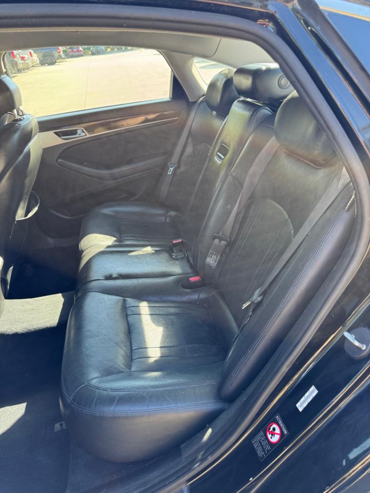 Hyundai Genesis 4dr Sdn V6 3.8L RWD 2015