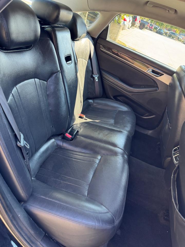 Hyundai Genesis 4dr Sdn V6 3.8L RWD 2015