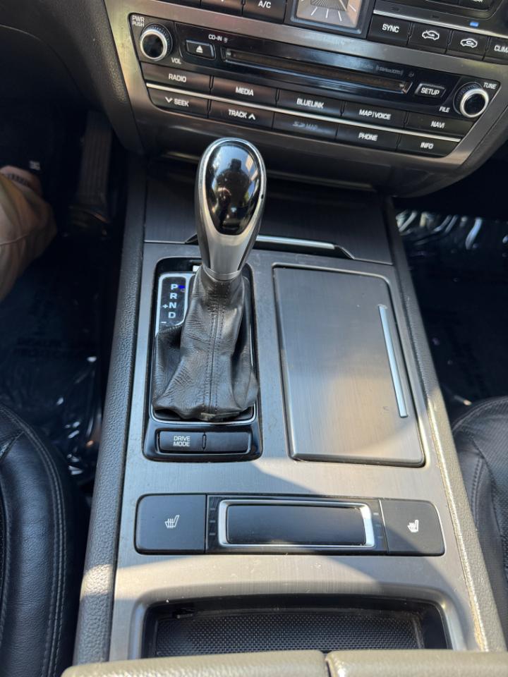 Hyundai Genesis 4dr Sdn V6 3.8L RWD 2015