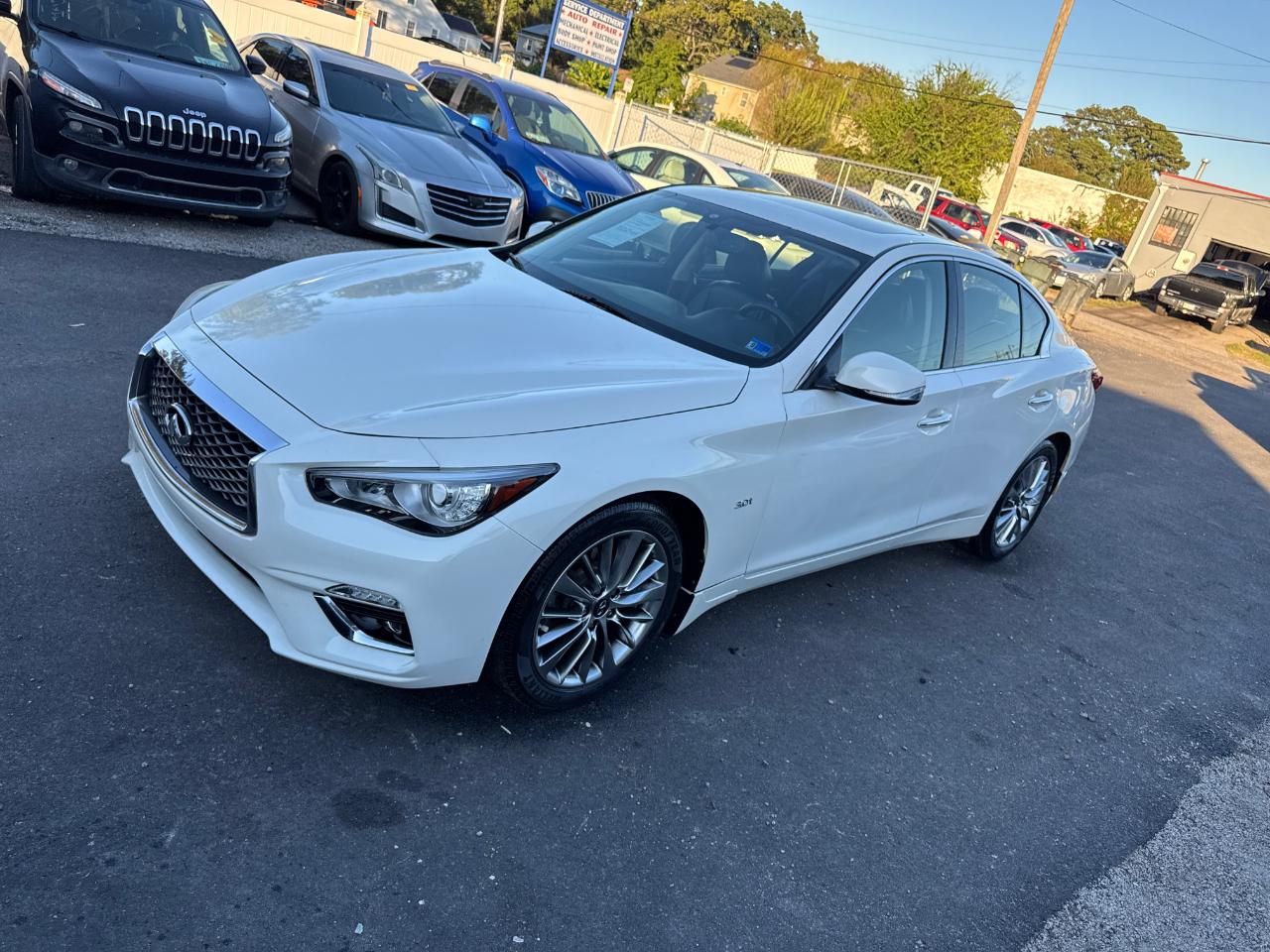 Infiniti Q50 3.0t LUXE AWD 2018