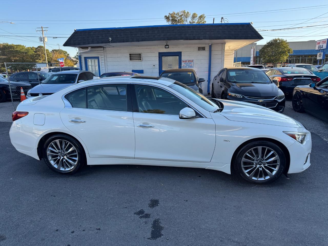 Infiniti Q50 3.0t LUXE AWD 2018