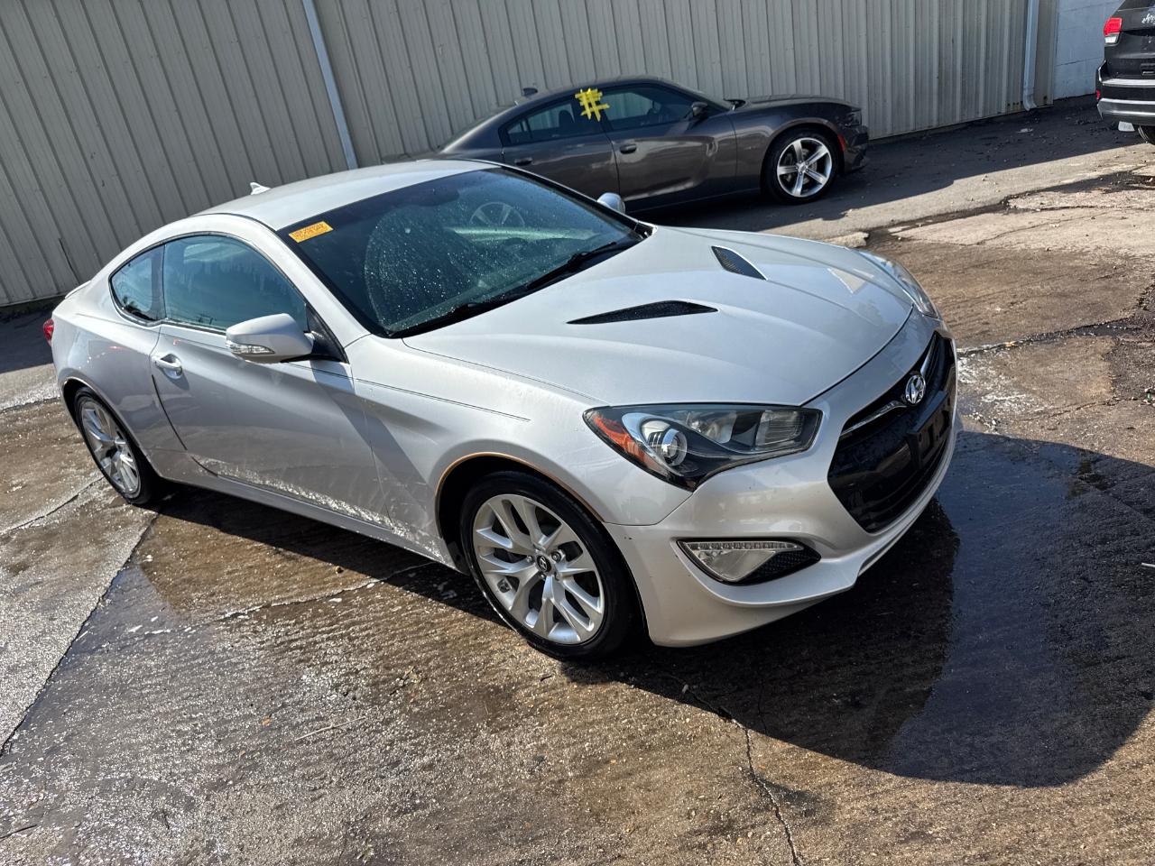Hyundai Genesis Coupe 2dr 3.8L Auto Base w/Black Seats 2015