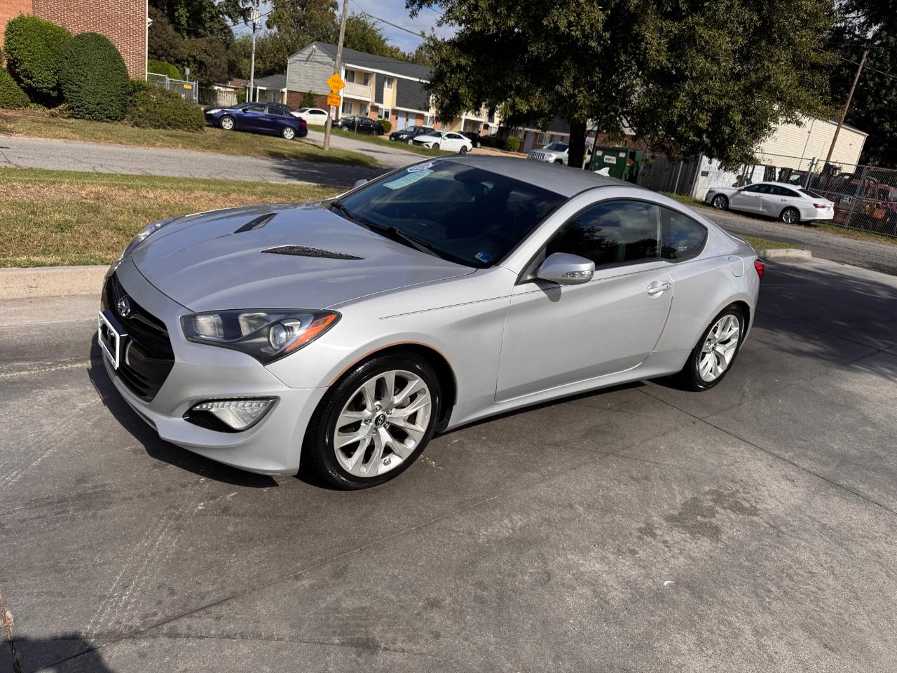Hyundai Genesis Coupe 2dr 3.8L Auto Base w/Black Seats 2015