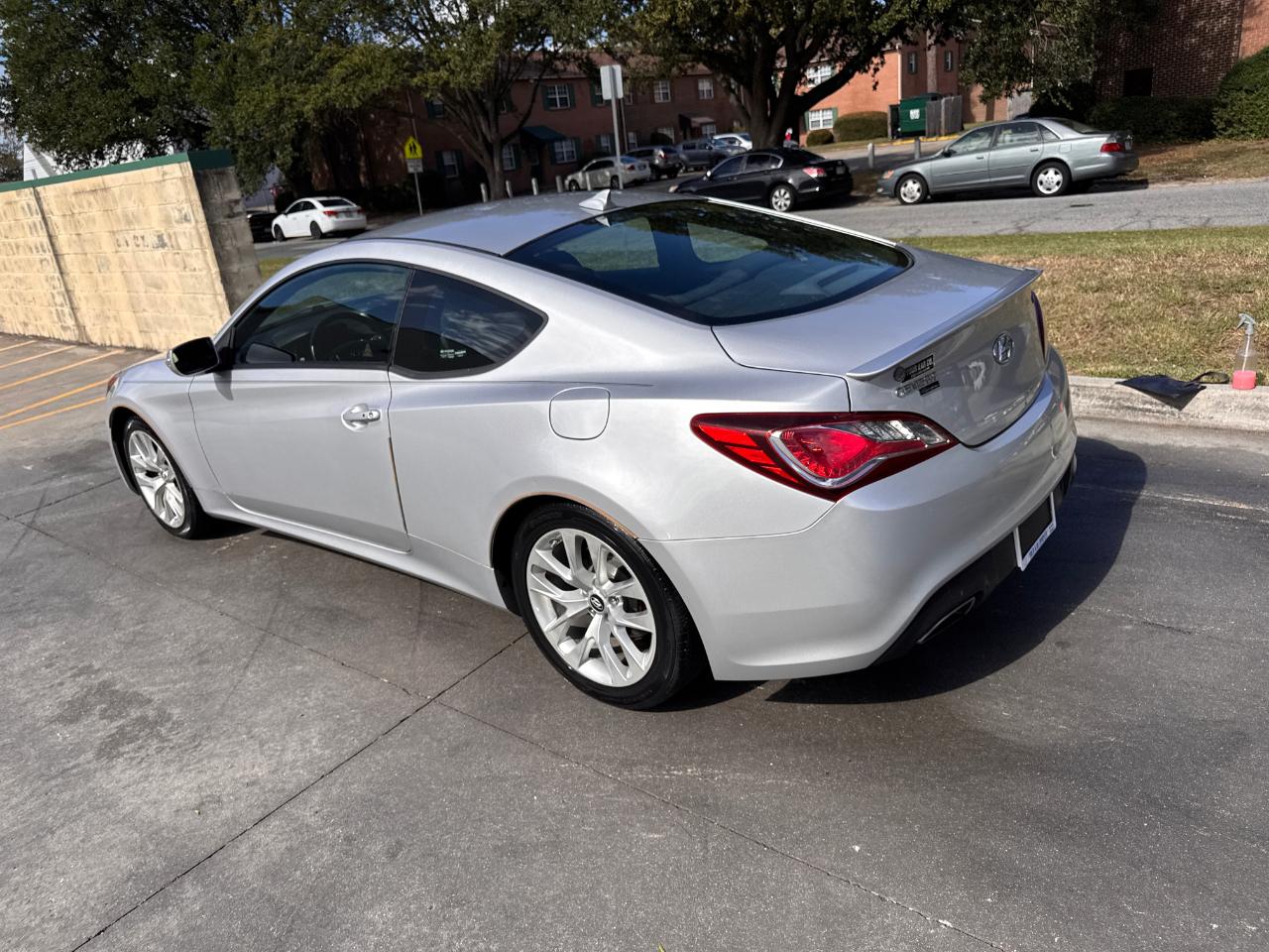 Hyundai Genesis Coupe 2dr 3.8L Auto Base w/Black Seats 2015