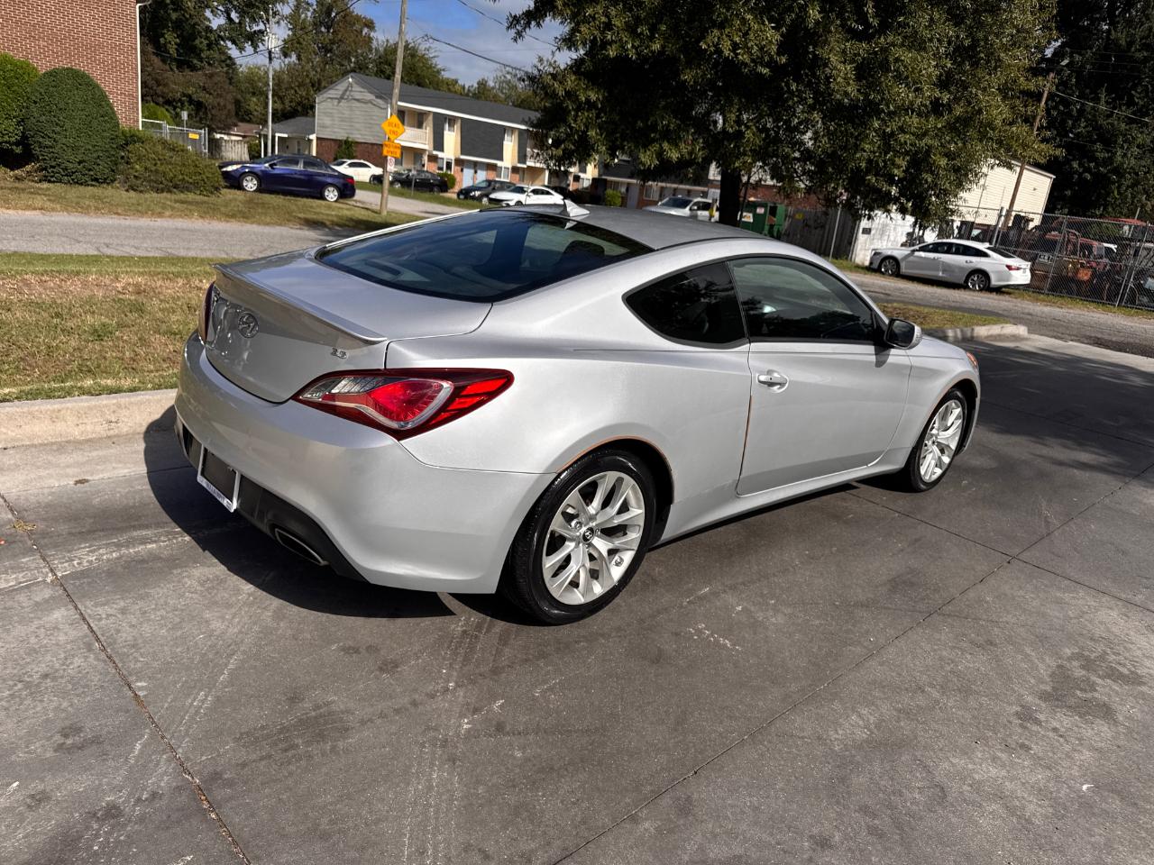 Hyundai Genesis Coupe 2dr 3.8L Auto Base w/Black Seats 2015