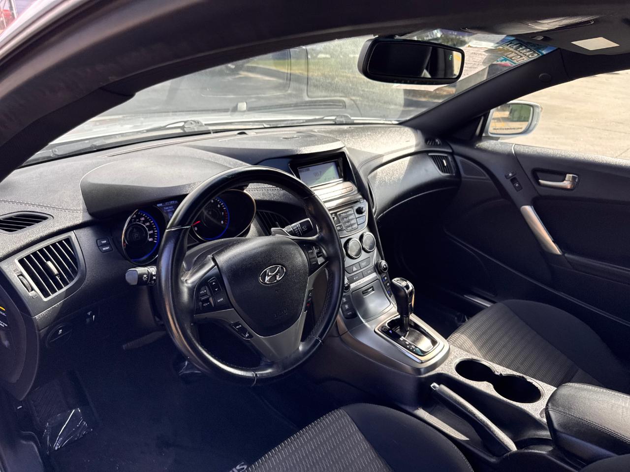 Hyundai Genesis Coupe 2dr 3.8L Auto Base w/Black Seats 2015