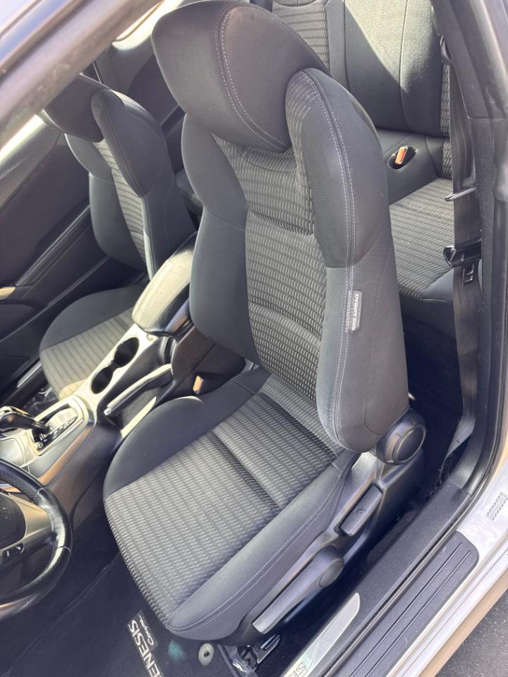 Hyundai Genesis Coupe 2dr 3.8L Auto Base w/Black Seats 2015