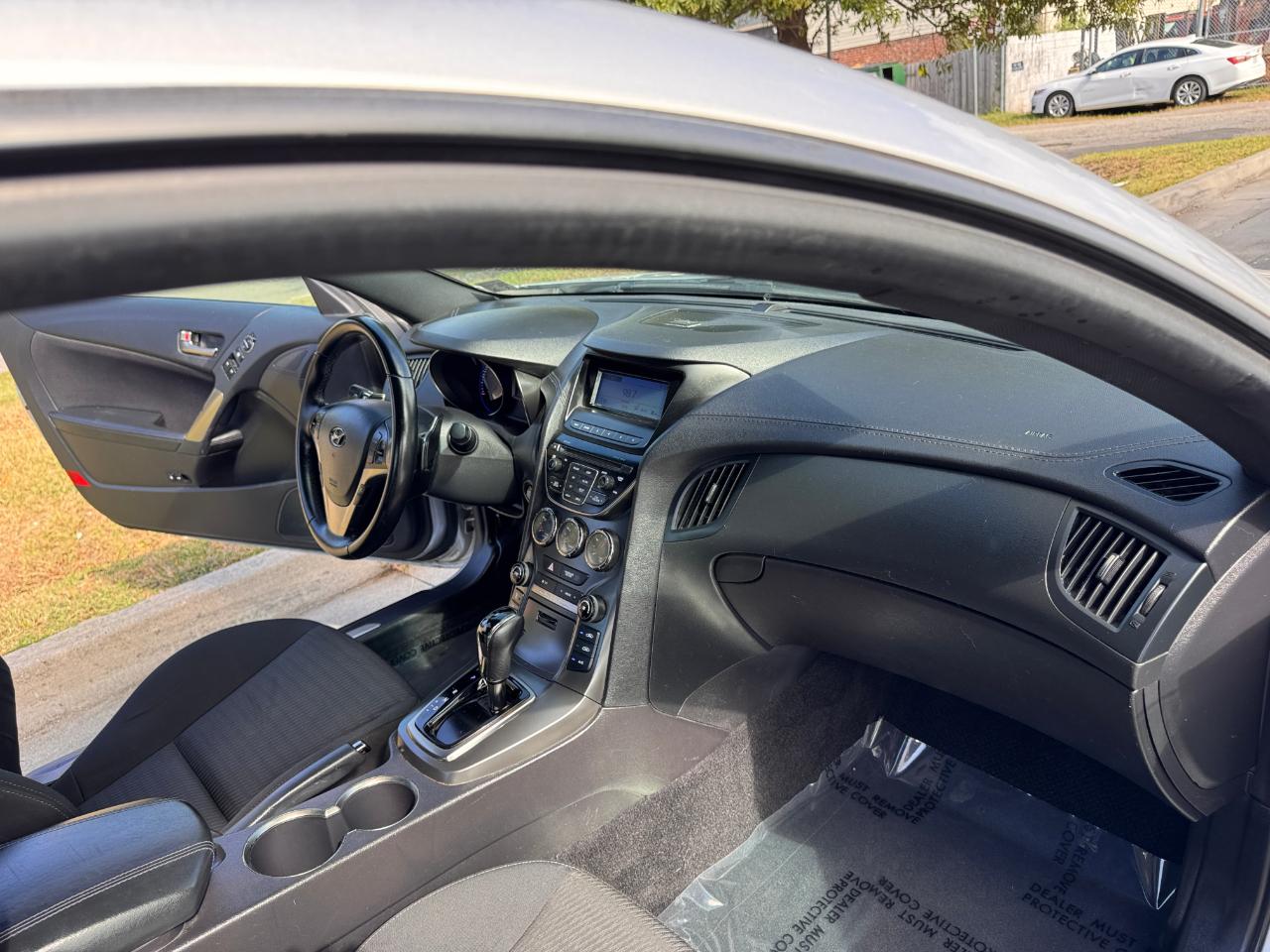 Hyundai Genesis Coupe 2dr 3.8L Auto Base w/Black Seats 2015