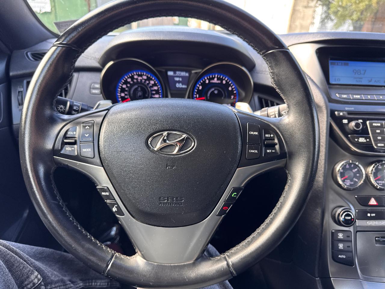 Hyundai Genesis Coupe 2dr 3.8L Auto Base w/Black Seats 2015