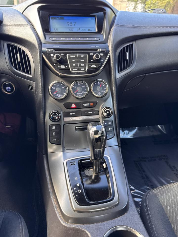 Hyundai Genesis Coupe 2dr 3.8L Auto Base w/Black Seats 2015