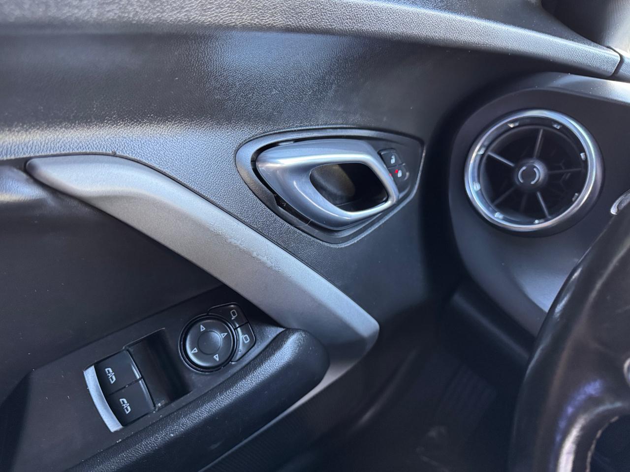 Chevrolet Camaro 2dr Cpe 1LT 2018