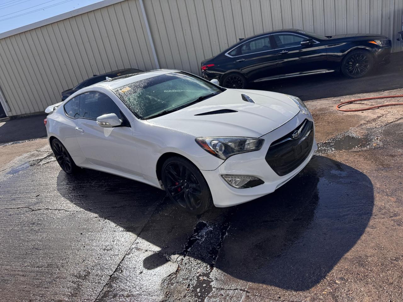 Hyundai Genesis Coupe 2dr V6 3.8L Man Ultimate 2014