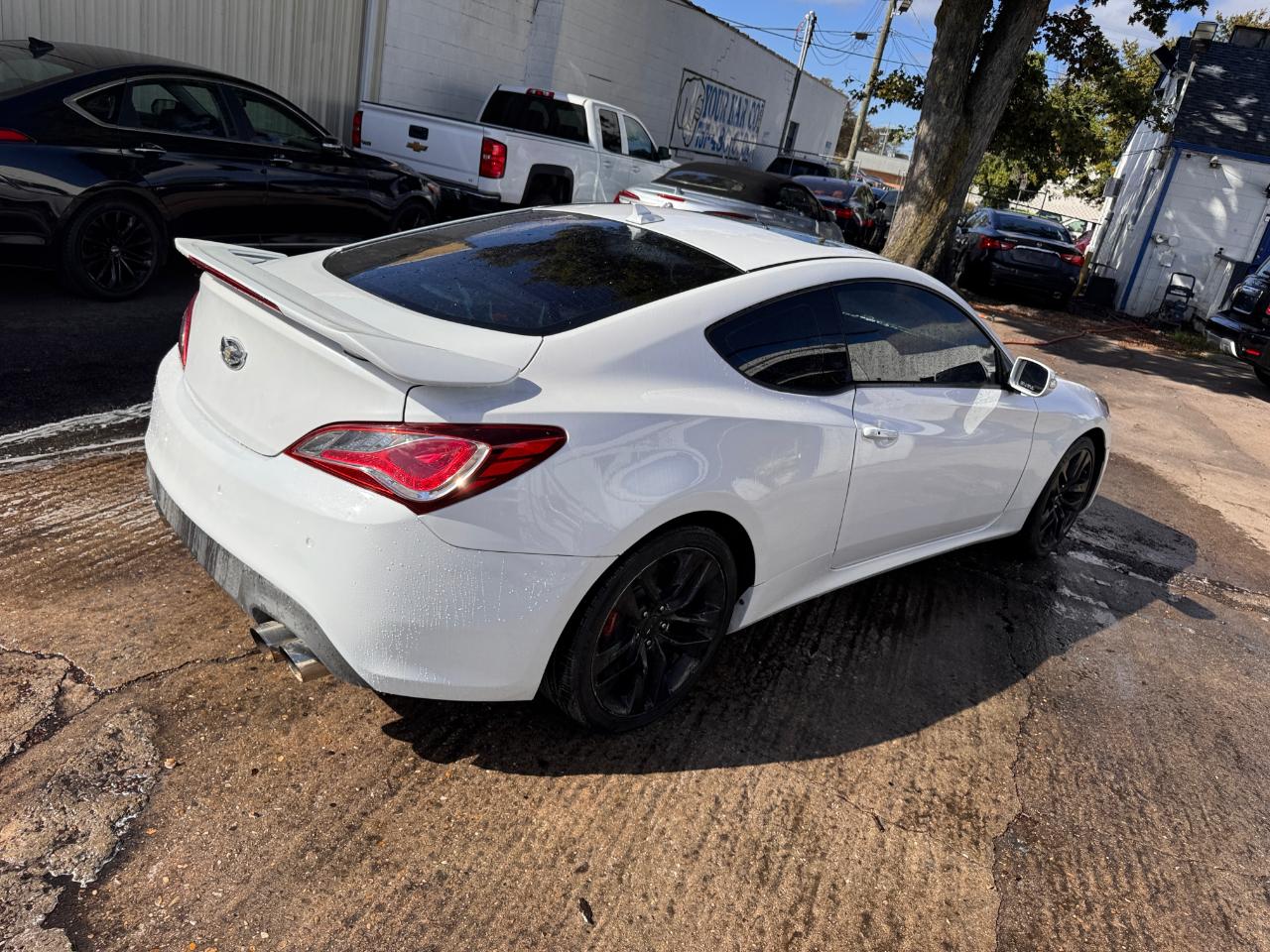 Hyundai Genesis Coupe 2dr V6 3.8L Man Ultimate 2014