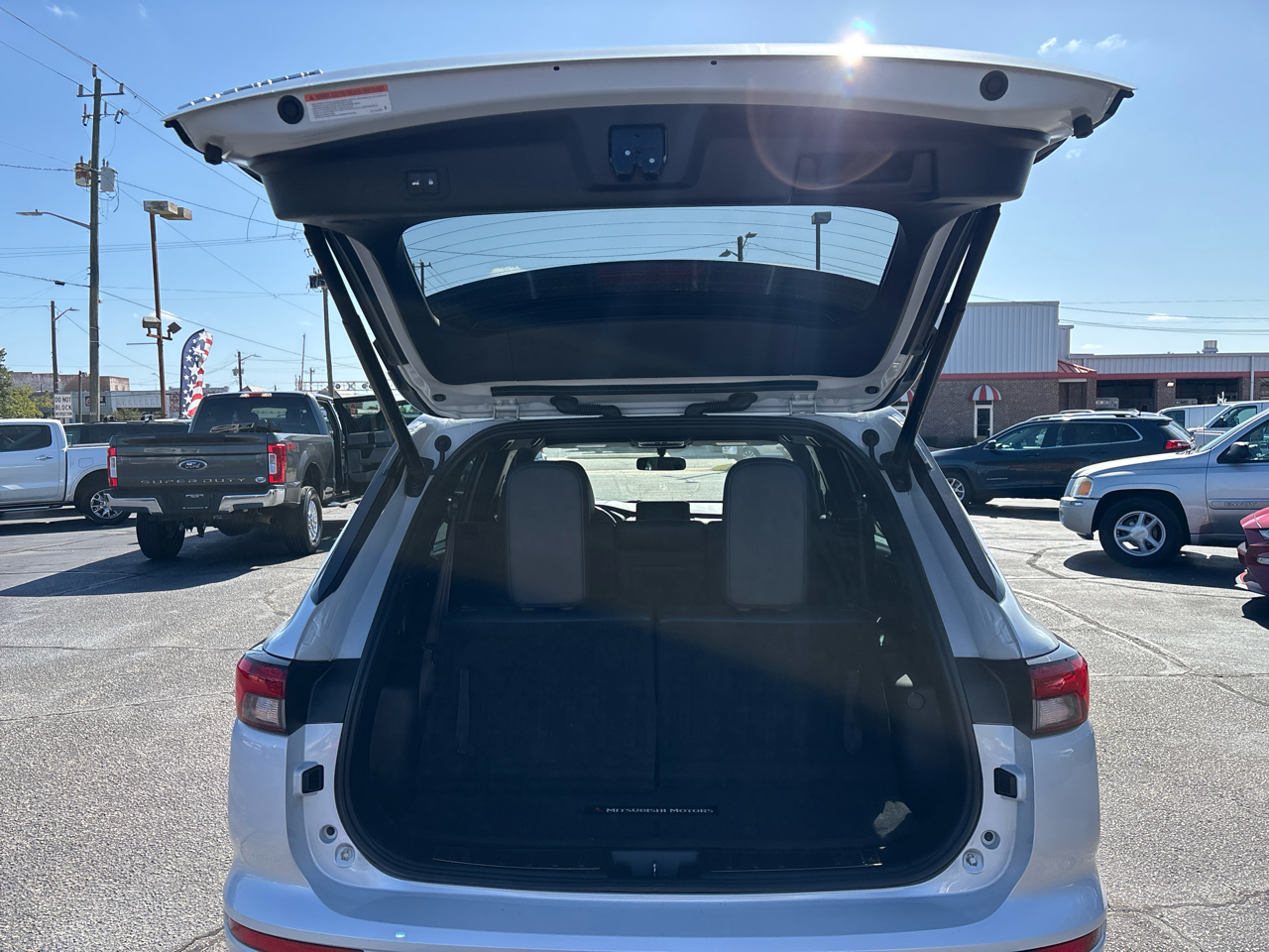2022 Mitsubishi Outlander SE Launch Edition photo 3