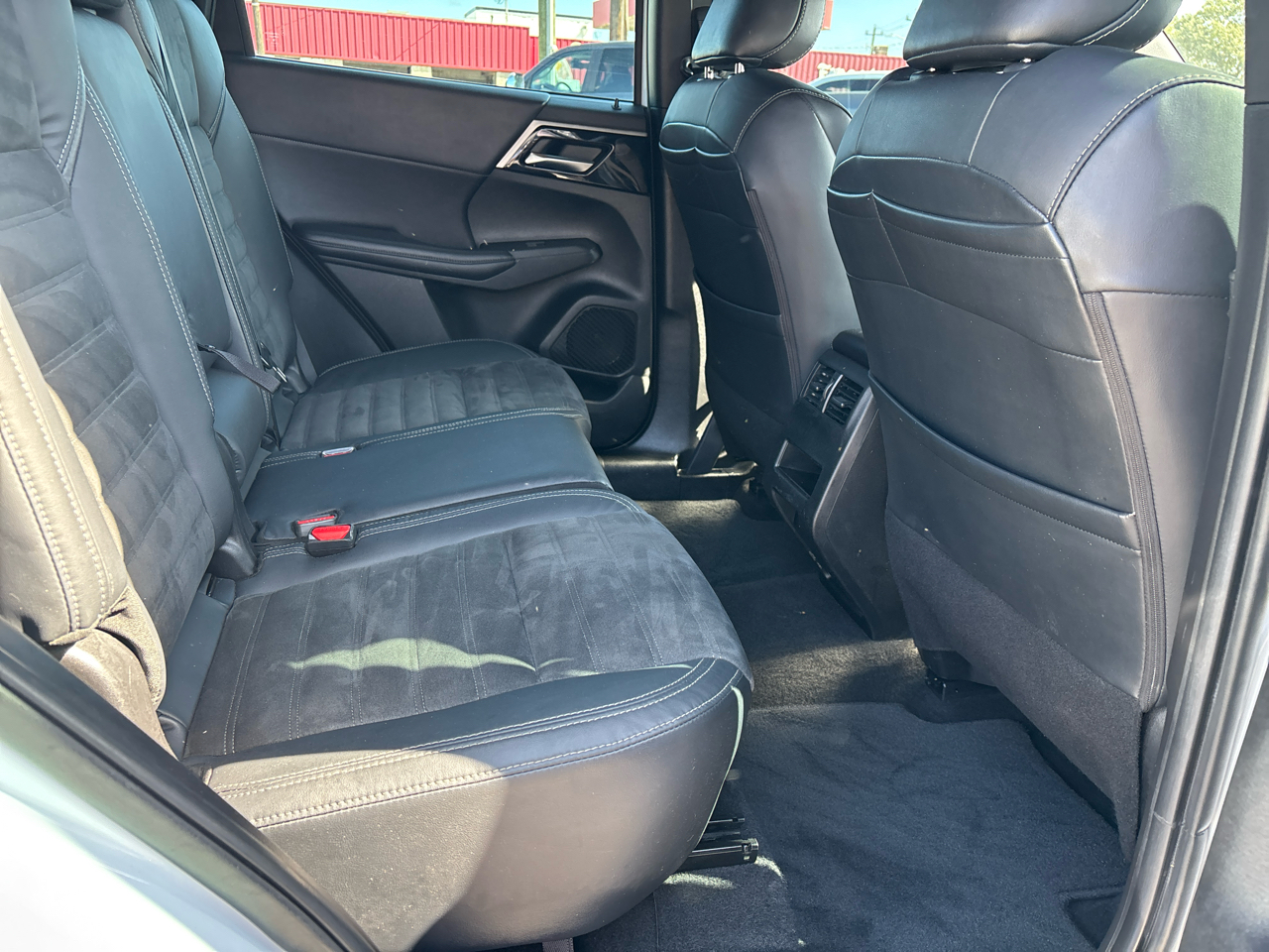 2022 Mitsubishi Outlander SE Launch Edition photo 4