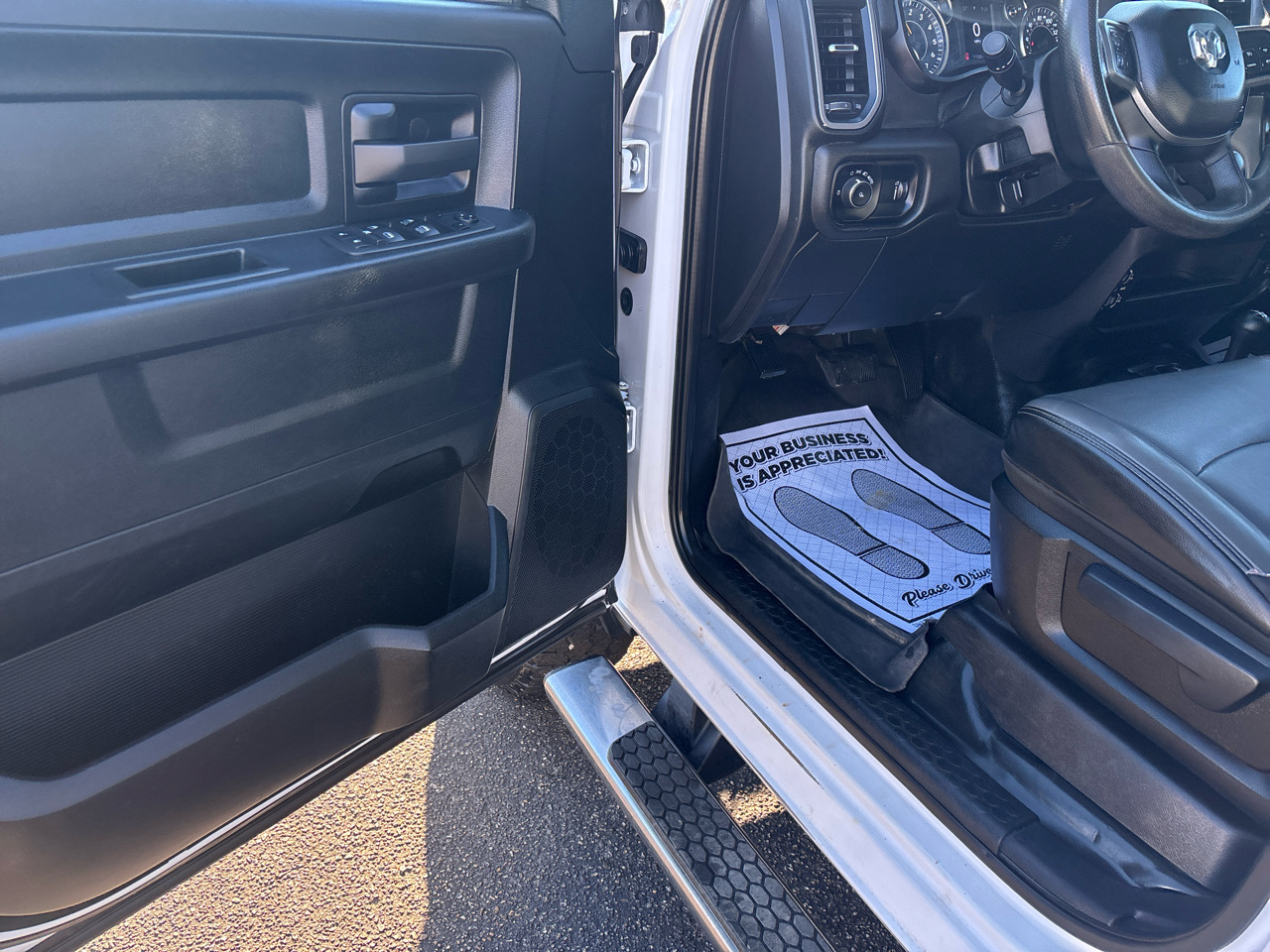 RAM 2500 Tradesman 4x4 Crew Cab 8' Box 2022