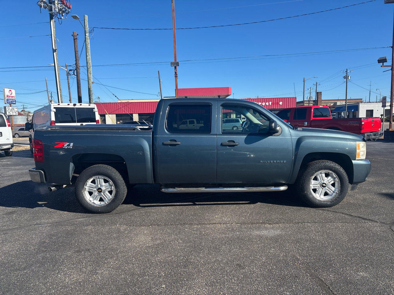 Chevrolet Silverado 1500 4WD Crew Cab 143.5" LT 2011