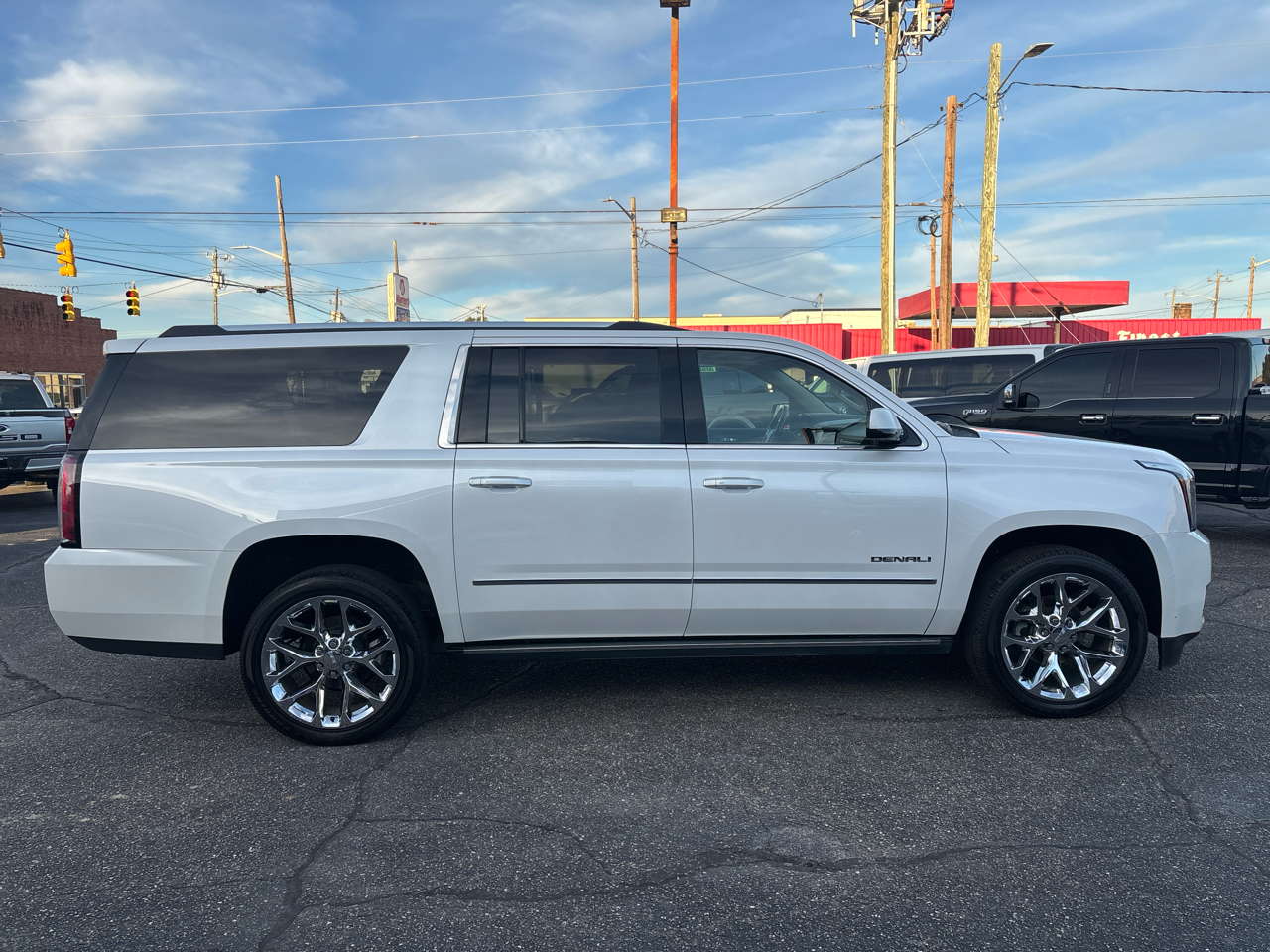 GMC Yukon XL 4WD 4dr Denali 2017