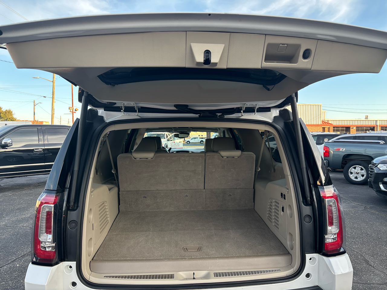 GMC Yukon XL 4WD 4dr Denali 2017