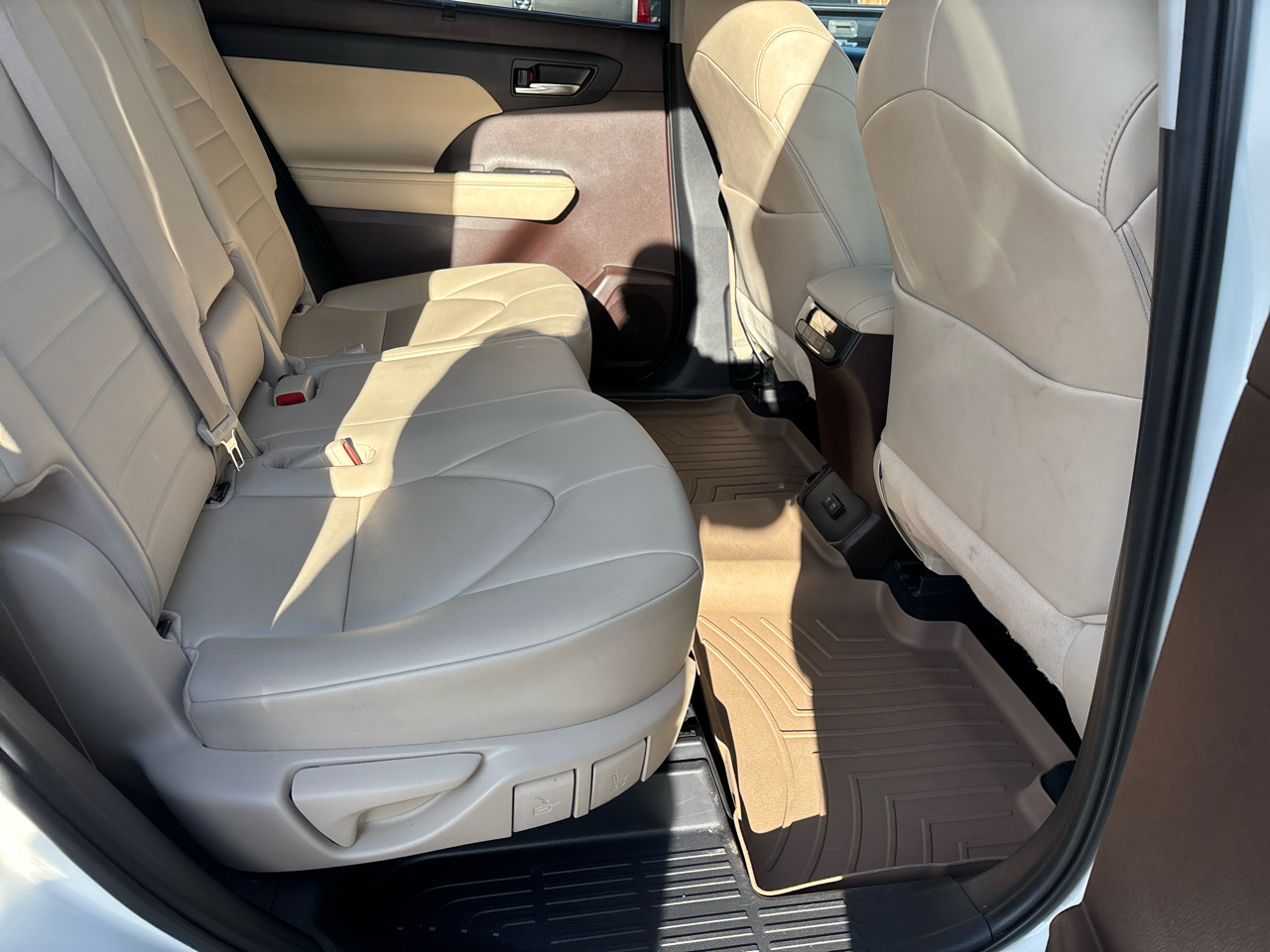 Toyota Highlander XLE 4D SUV FWD 2020