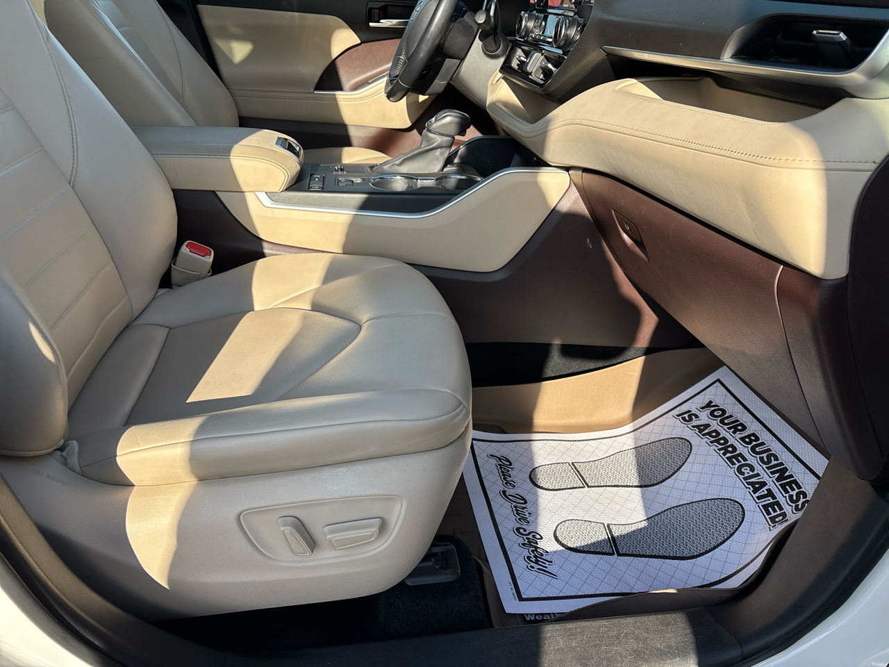 Toyota Highlander XLE 4D SUV FWD 2020