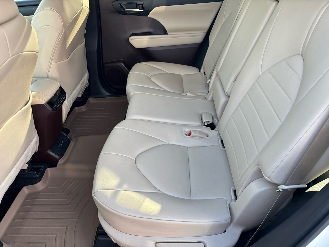 Toyota Highlander XLE 4D SUV FWD 2020