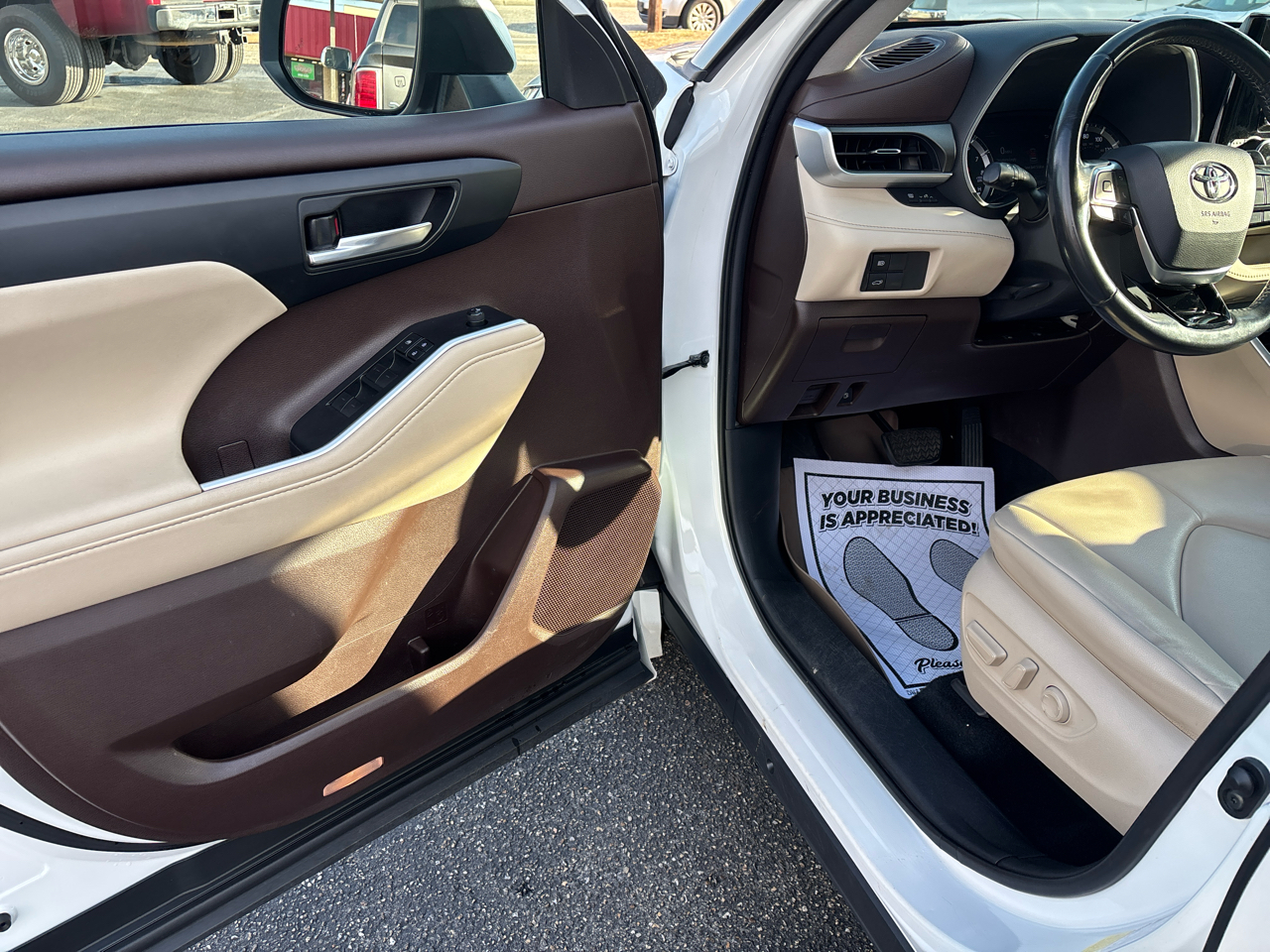 Toyota Highlander XLE 4D SUV FWD 2020