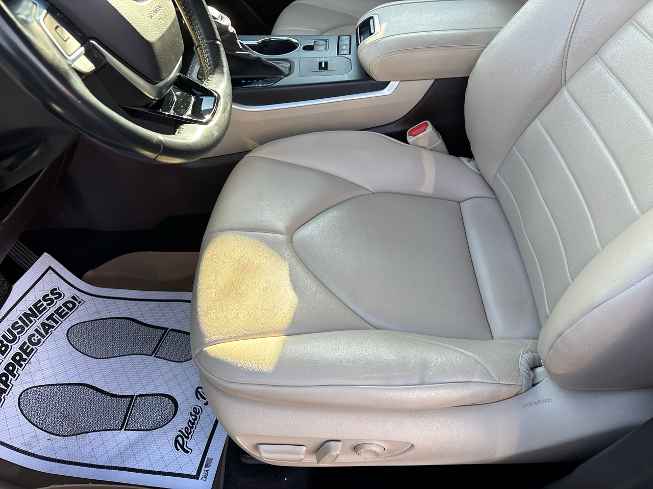 Toyota Highlander XLE 4D SUV FWD 2020