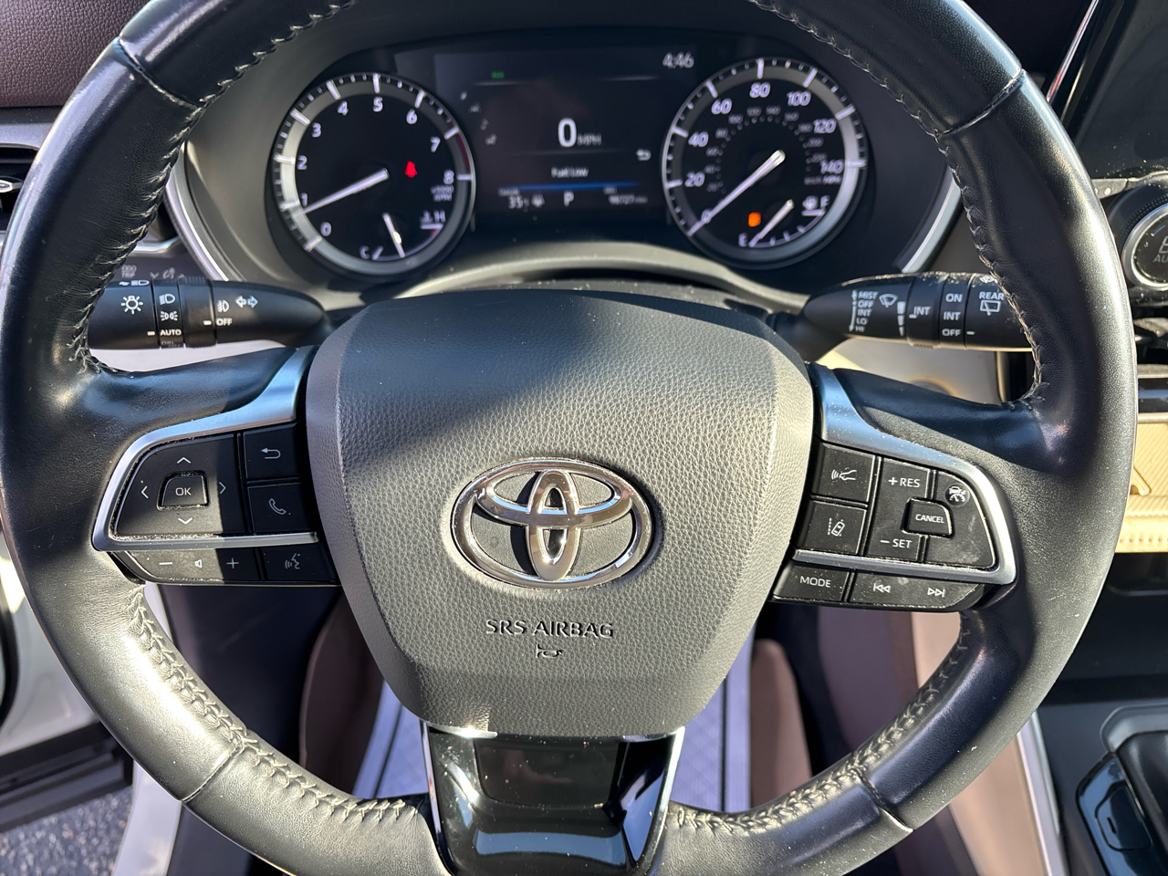 Toyota Highlander XLE 4D SUV FWD 2020