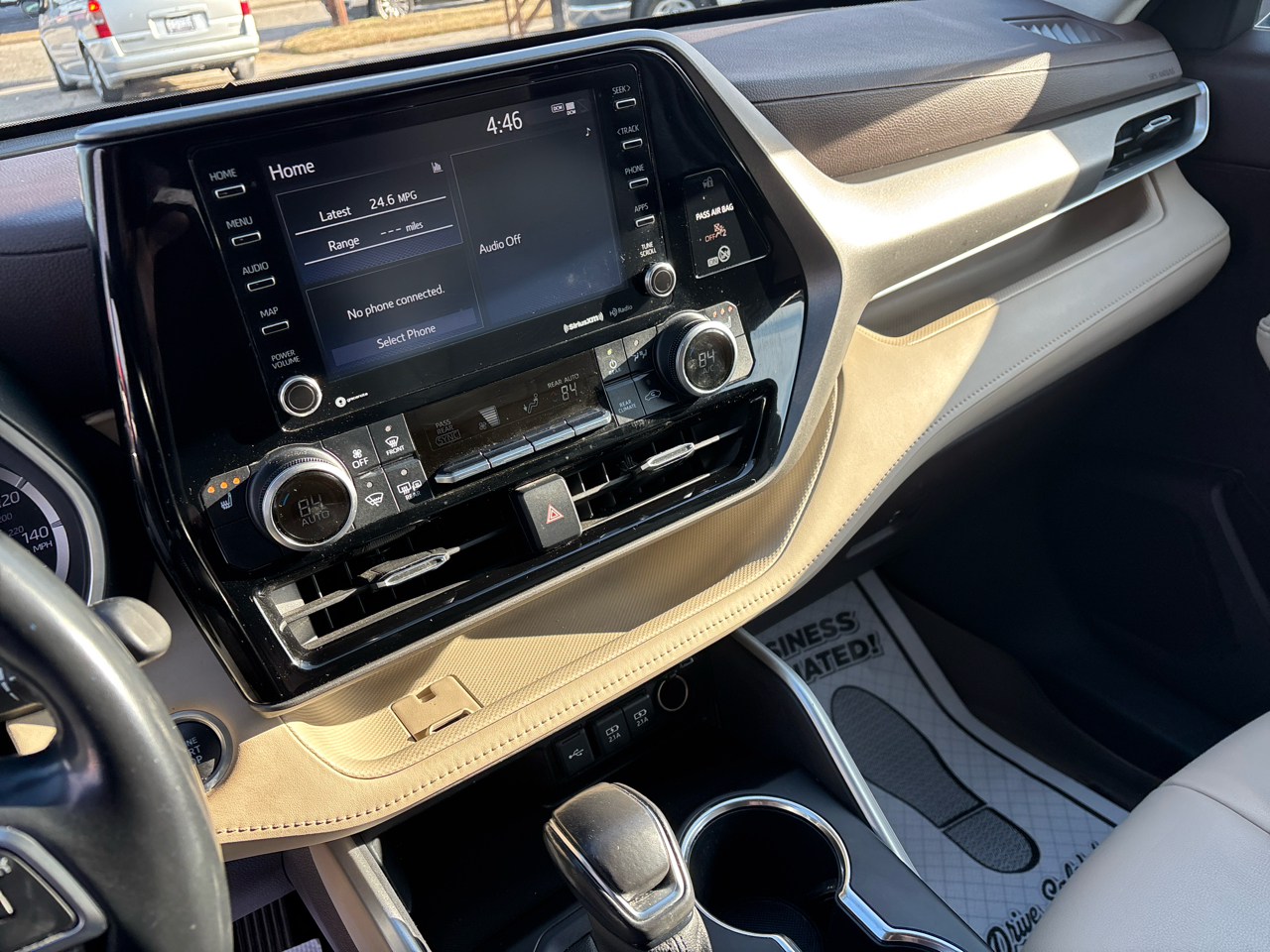 Toyota Highlander XLE 4D SUV FWD 2020