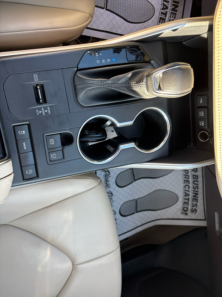 Toyota Highlander XLE 4D SUV FWD 2020