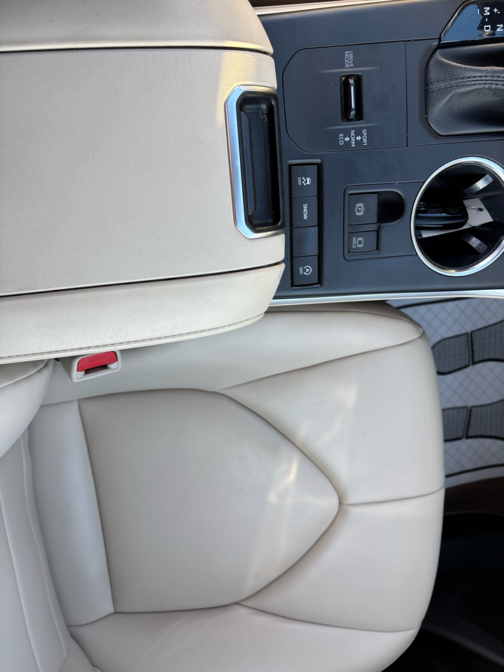 Toyota Highlander XLE 4D SUV FWD 2020