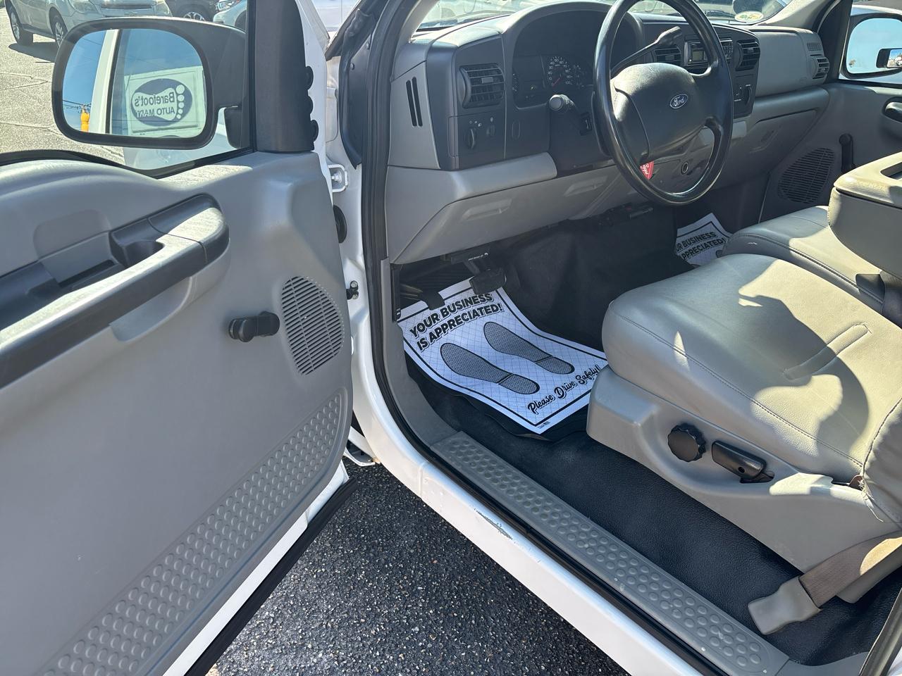 Ford Super Duty F-250 Reg Cab 137" XL 2006