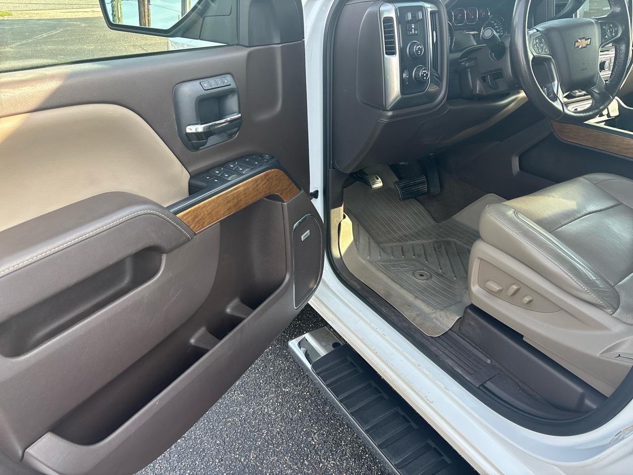 Chevrolet Silverado 1500 4WD Crew Cab 143.5" LTZ w/1LZ 2018