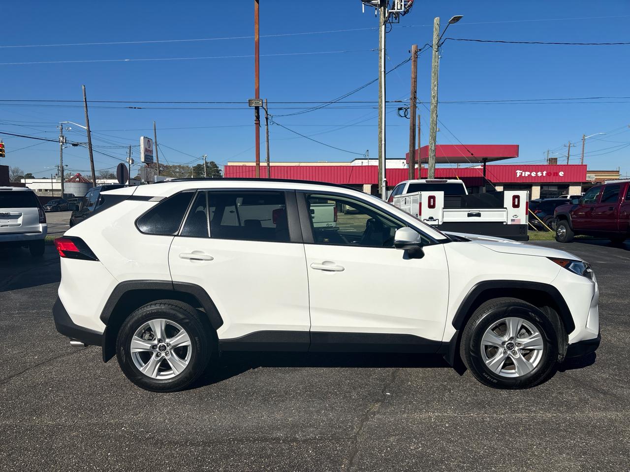 Toyota RAV4 XLE FWD (Natl) 2019