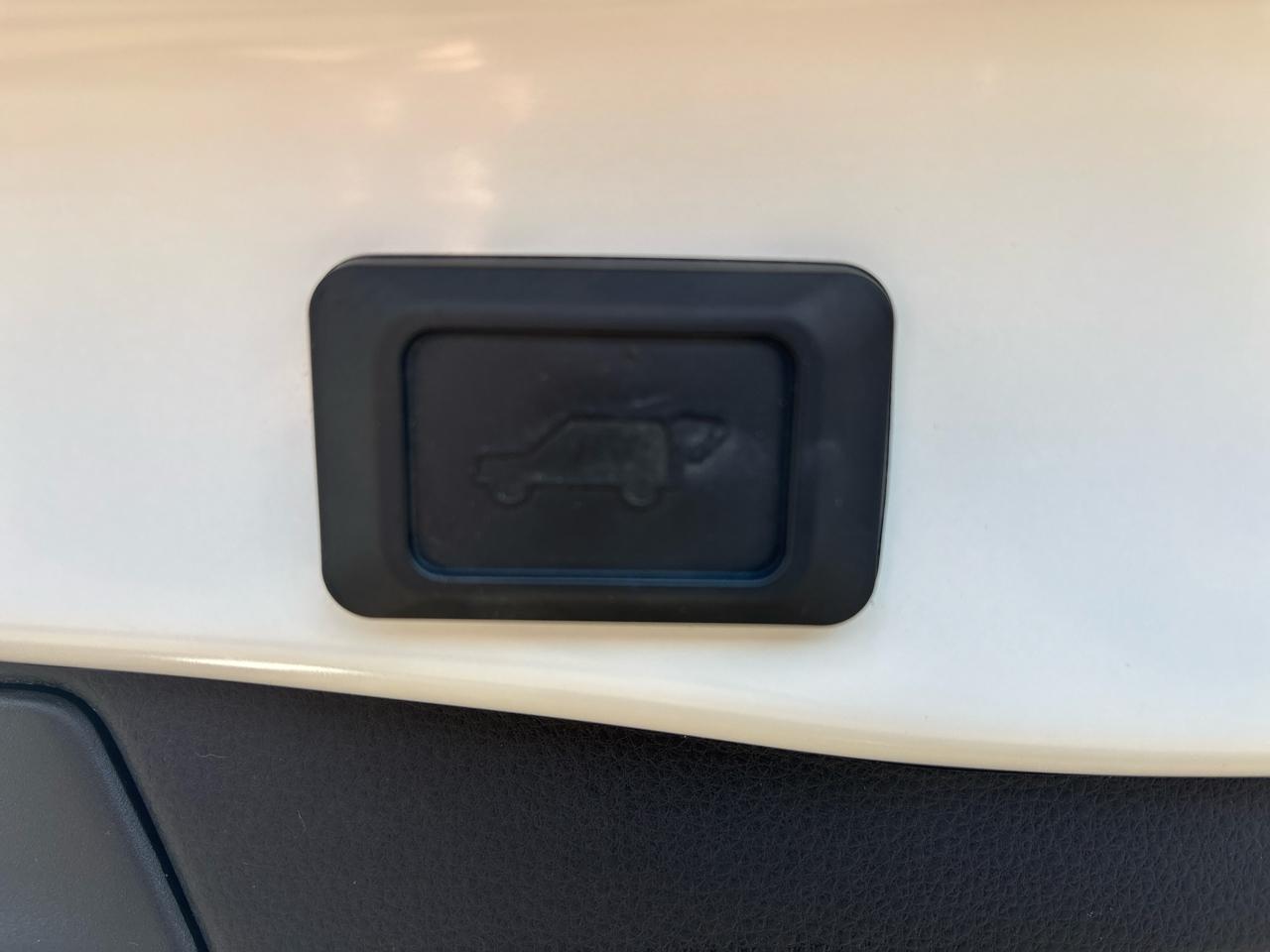 Toyota RAV4 XLE FWD (Natl) 2019