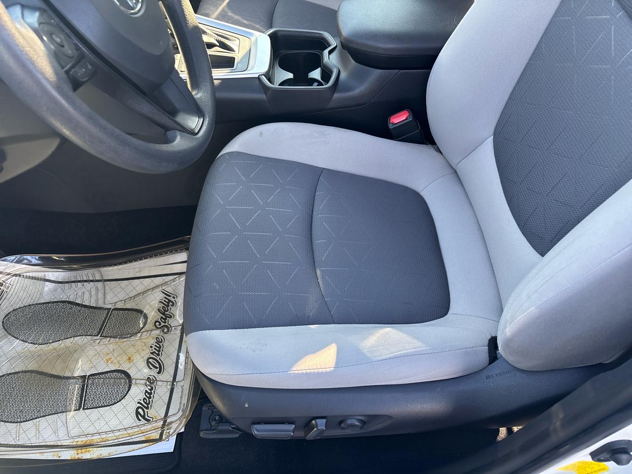 Toyota RAV4 XLE FWD (Natl) 2019