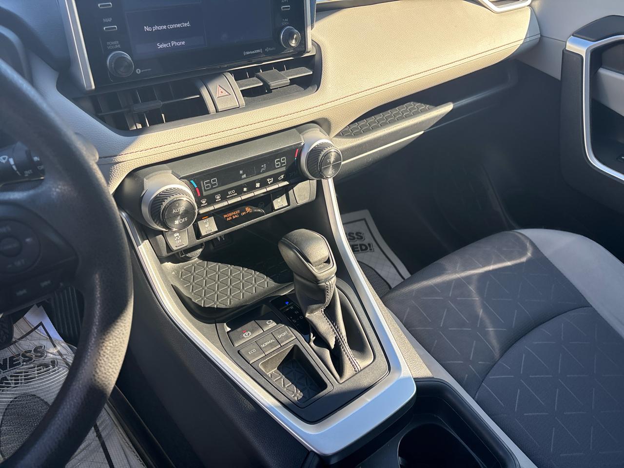 Toyota RAV4 XLE FWD (Natl) 2019