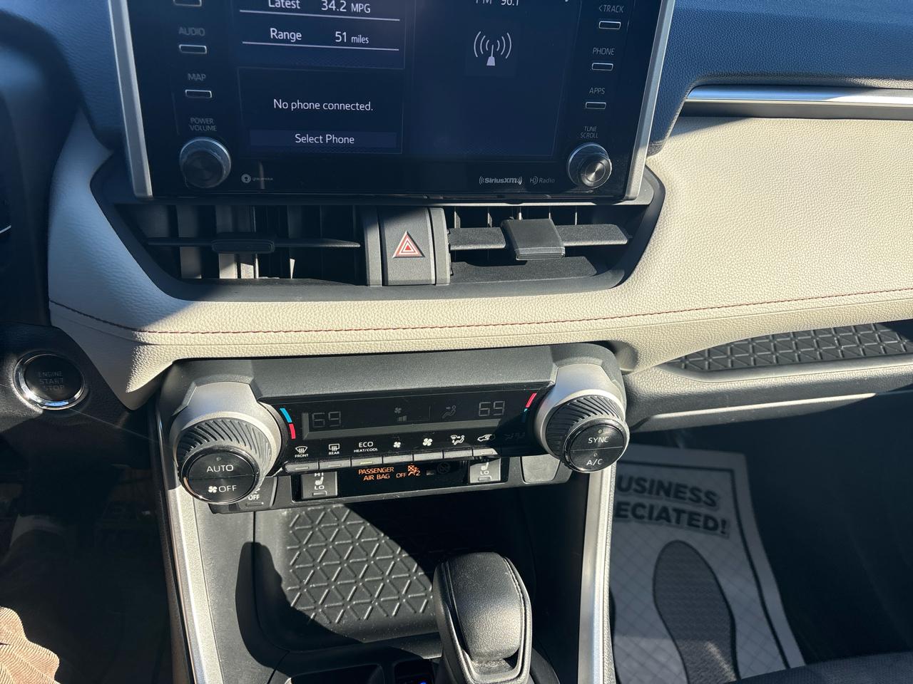 Toyota RAV4 XLE FWD (Natl) 2019