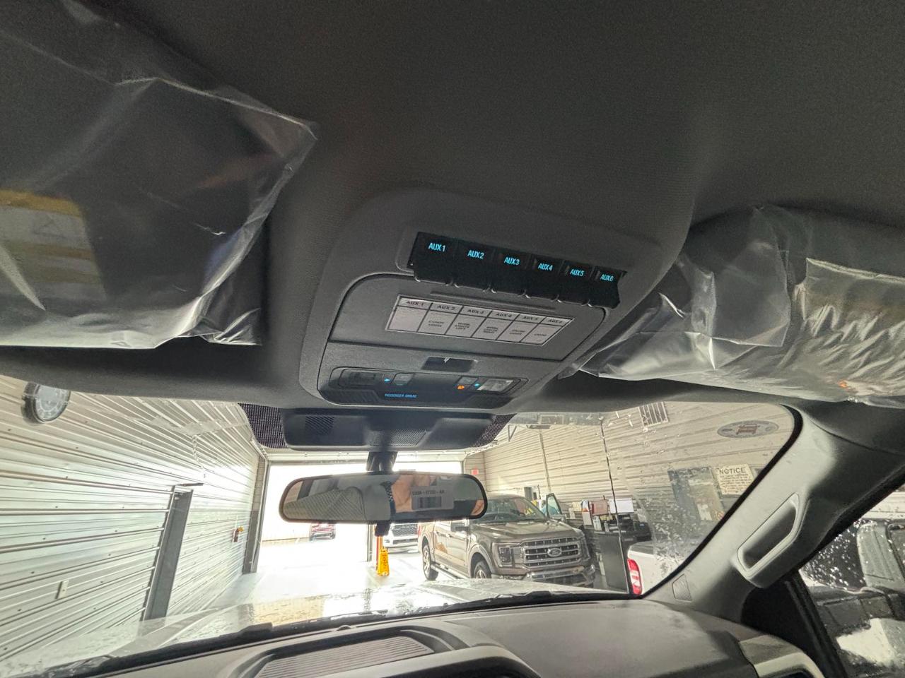 Ford Super Duty F-350 DRW Lariat 4WD Crew Cab 179" WB 60" CA 2026