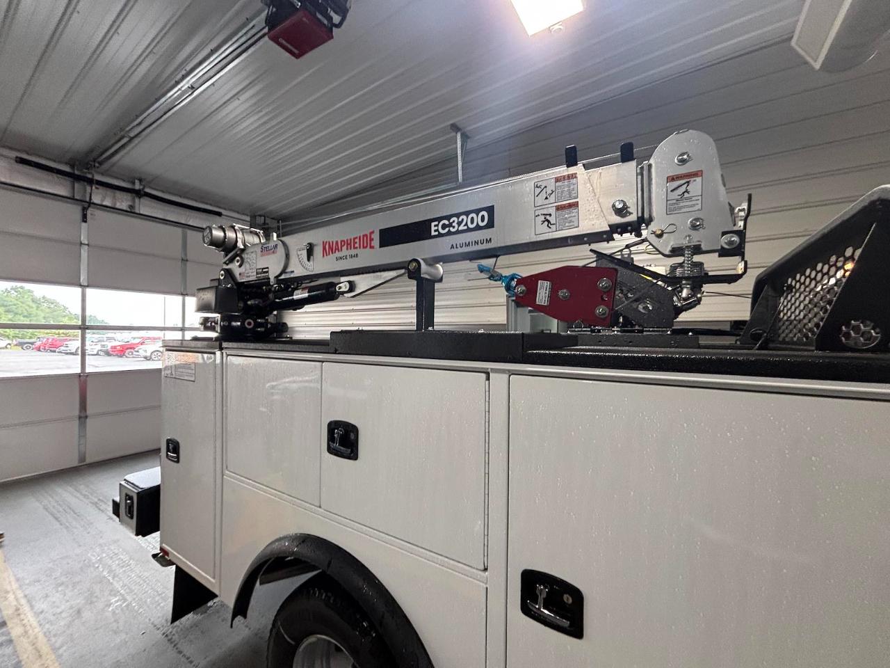 Ford Super Duty F-350 DRW Lariat 4WD Crew Cab 179" WB 60" CA 2026