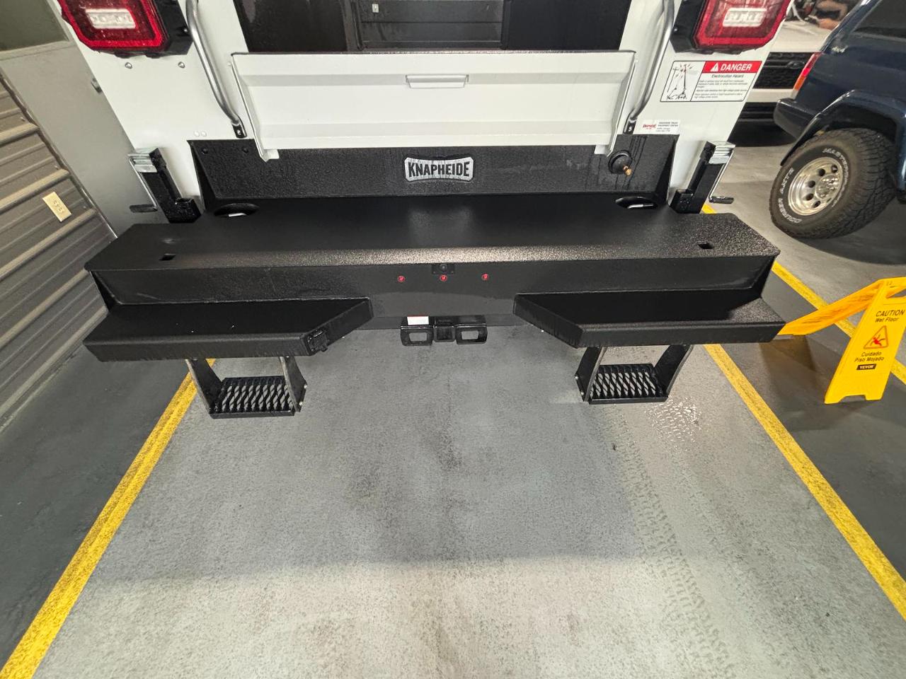 Ford Super Duty F-350 DRW Lariat 4WD Crew Cab 179" WB 60" CA 2026