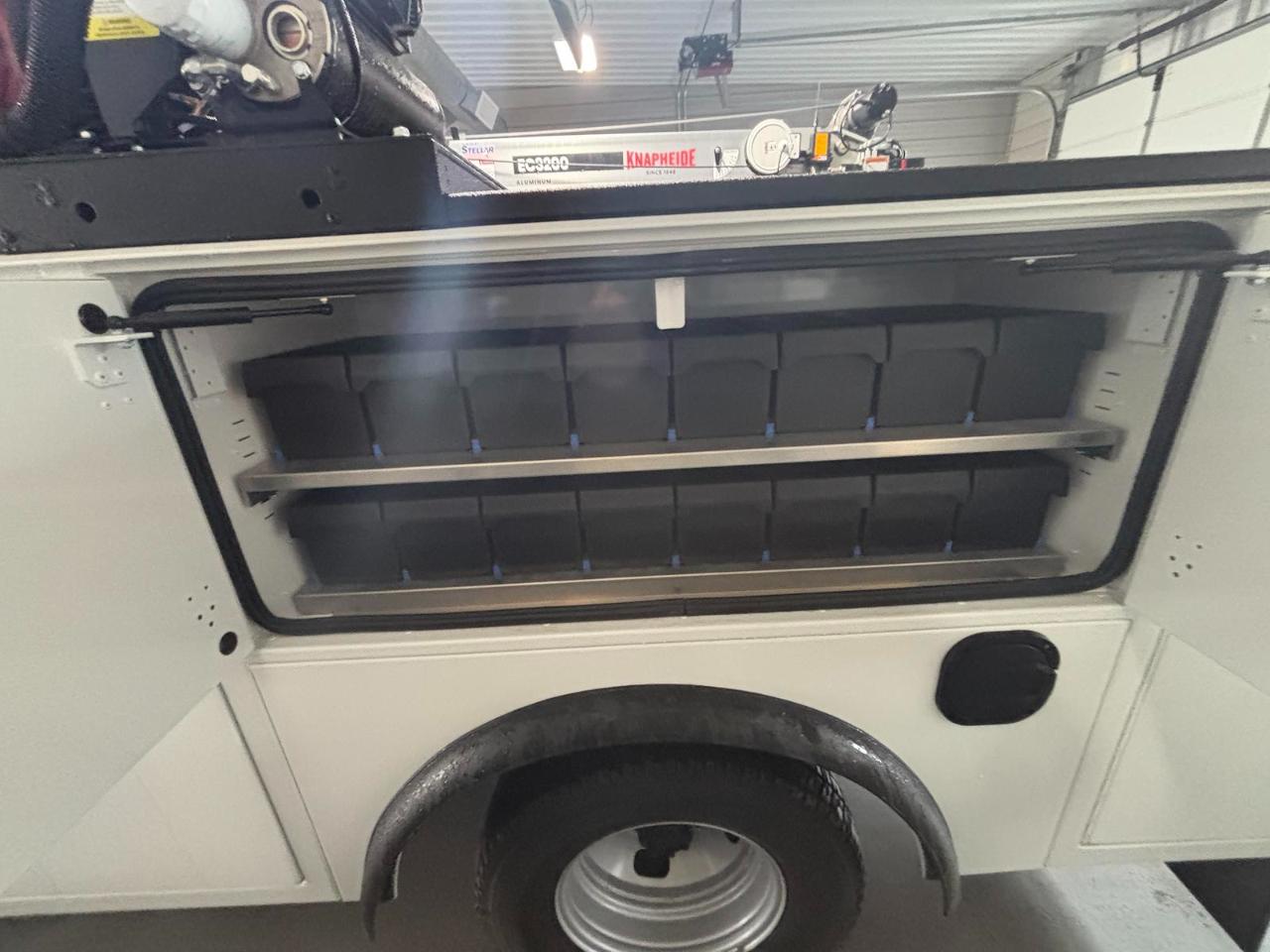 Ford Super Duty F-350 DRW Lariat 4WD Crew Cab 179" WB 60" CA 2026