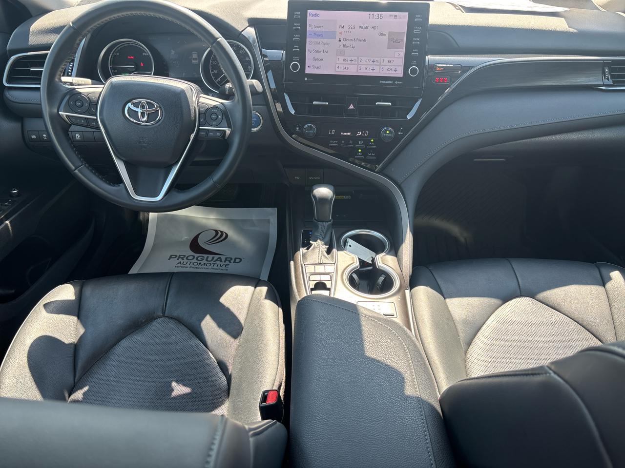 Toyota Camry Hybrid XLE CVT (Natl) 2023