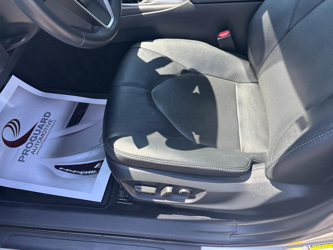 Toyota Camry Hybrid XLE CVT (Natl) 2023